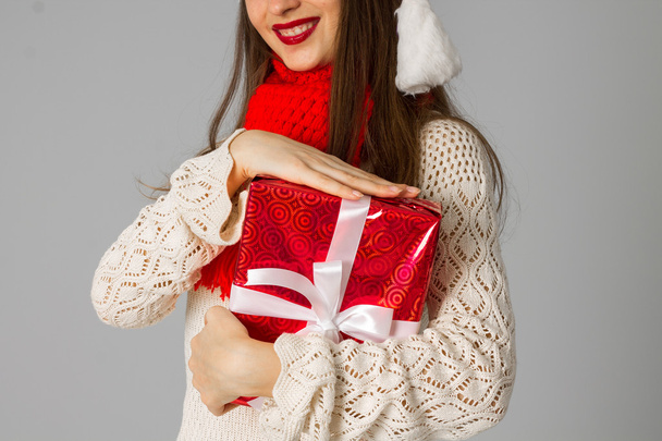 girl in santa hat with gift - Fotó, kép