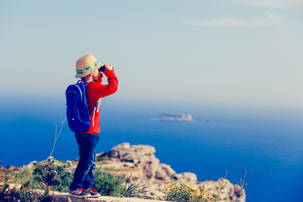 dağlarda, hiking küçük çocuk çocuklar seyahat - Fotoğraf, Görsel