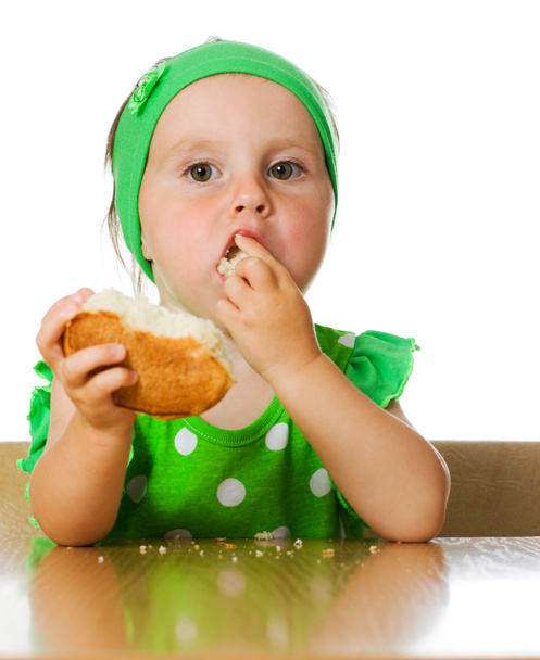 Pretty little girl eats bread - Fotografie, Obrázek