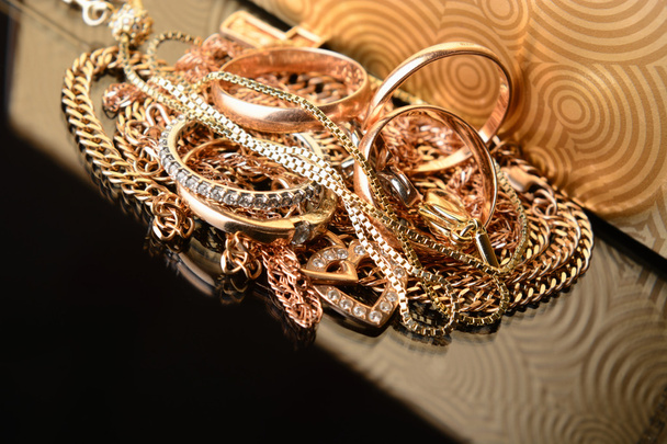 gouden sieraden close-up - Foto, afbeelding