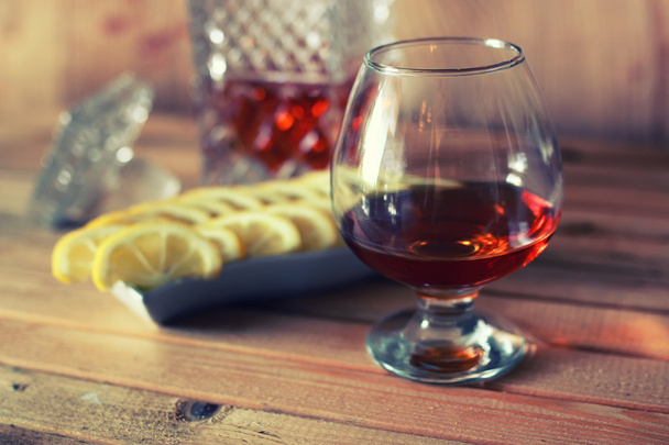 Brandy alcohol glas en karaf instellen - Foto, afbeelding