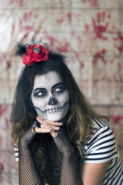 junges Mädchen bereit, Halloween zu feiern - Foto, Bild