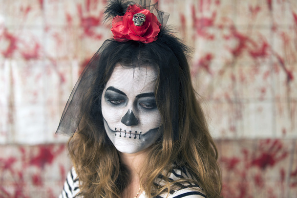 Giovane ragazza pronta a festeggiare Halloween
 - Foto, immagini