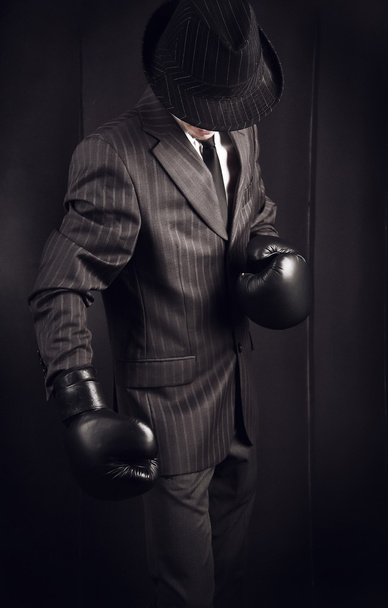 Gangster in grey suit in boxing gloves - Fotoğraf, Görsel