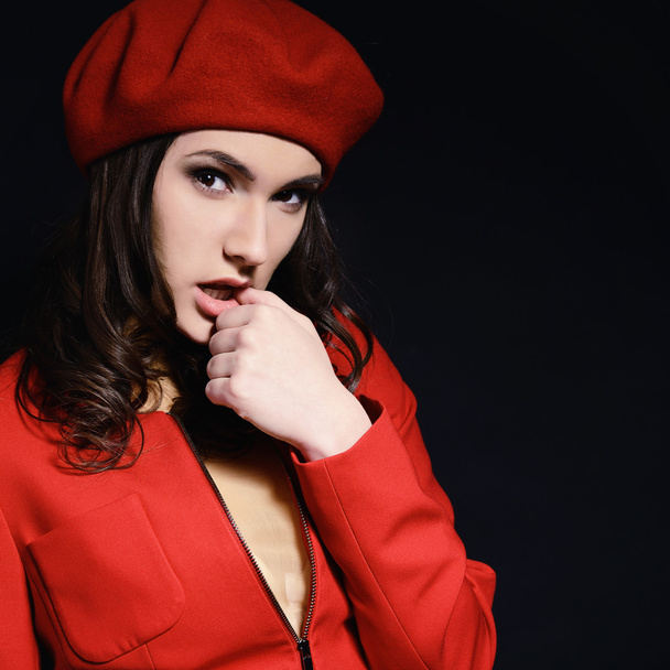fashion girl in suit and beret - Foto, afbeelding