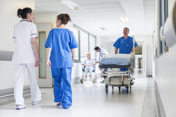 Doctors Hospital Corridor Nurse Pushing Gurney Stretcher Bed - Valokuva, kuva