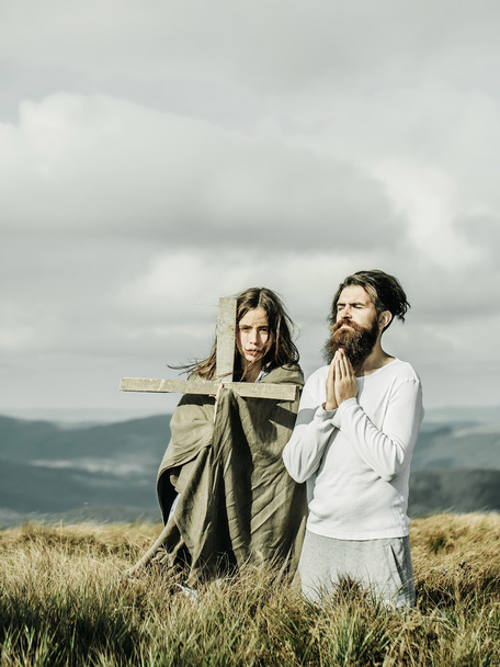 Couple pray on meadow - Foto, imagen