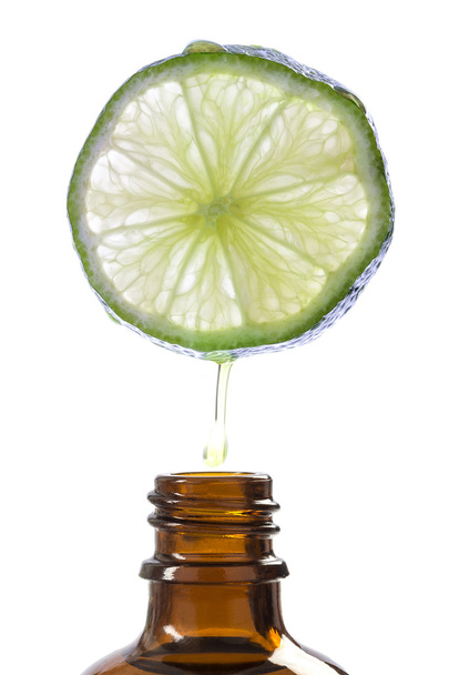 Lemon essence, refreshing aromatherapy alternative medicine. - Фото, изображение