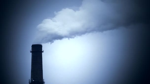 有毒な煙突の時間経過のビデオ映像から煙の雲  - 映像、動画