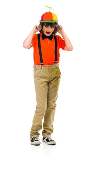 Клоун-подросток, закрывающий уши
  - Фото, изображение