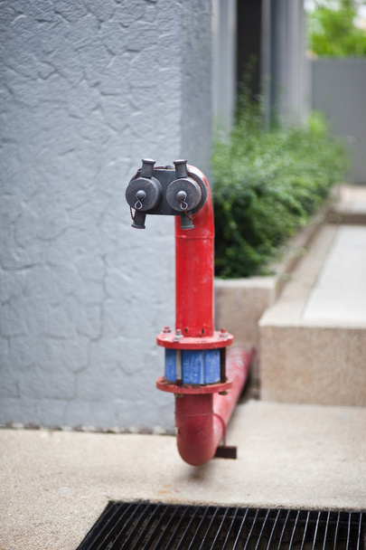 Feuerhydrant auf Gehweg - Foto, Bild