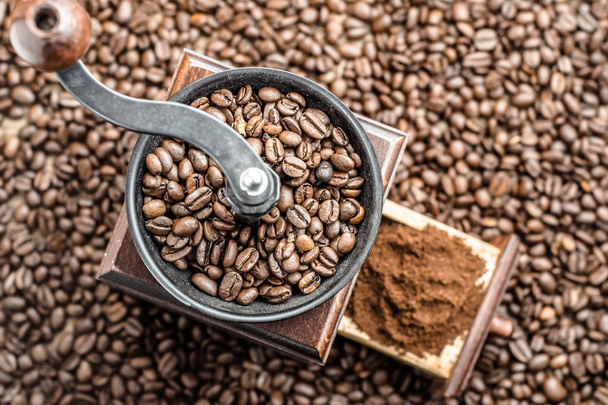 Coffee grinder and coffee beans background - Foto, Bild