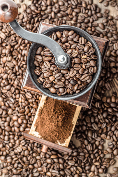 Coffee grinder and coffee beans background - Foto, Bild