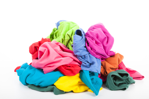Une pile de vêtements colorés
 - Photo, image