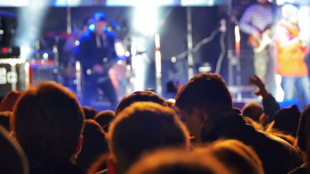 πλήθος στο ροκ συναυλία - Πλάνα, βίντεο
