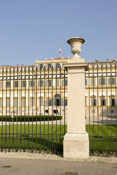 barandilla de hierro en Villa Reale, Monza, Italia
 - Foto, Imagen