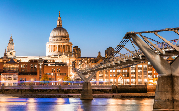 St Paul o zmierzchu, Londyn - Zdjęcie, obraz