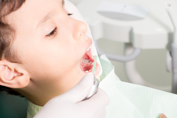 Dentist examining kid's teeth - Photo, Image