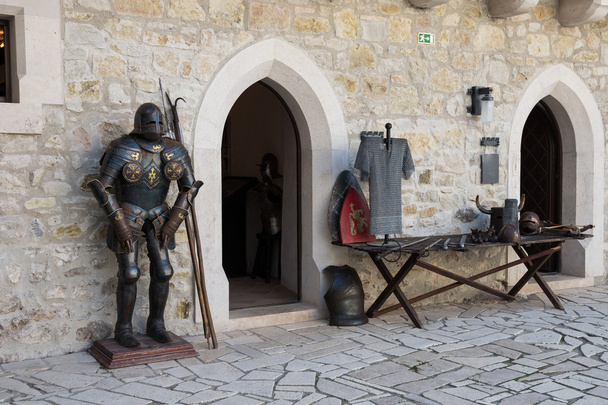 Armor en ridder.  - Foto, afbeelding