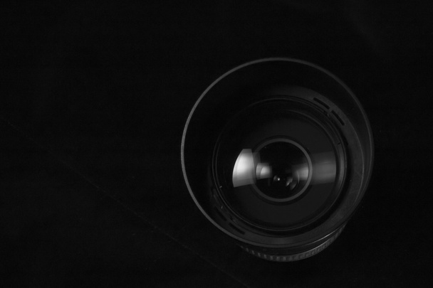 Telefoto lens diyaframı kavramı kadar yakın. Karanlık silhouete fotoğraf. - Fotoğraf, Görsel