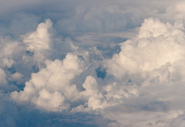 een heleboel wolken - Foto, afbeelding