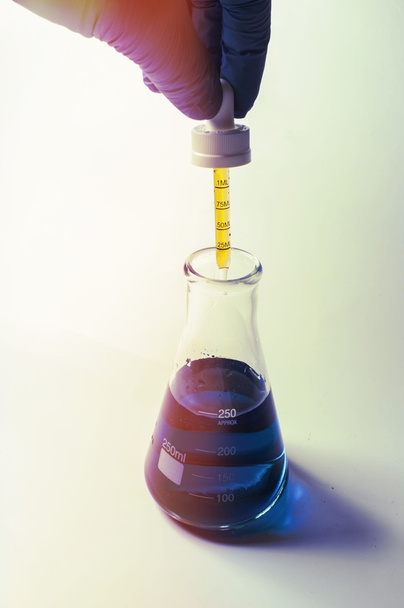 Science Beaker Experiment - Фото, зображення