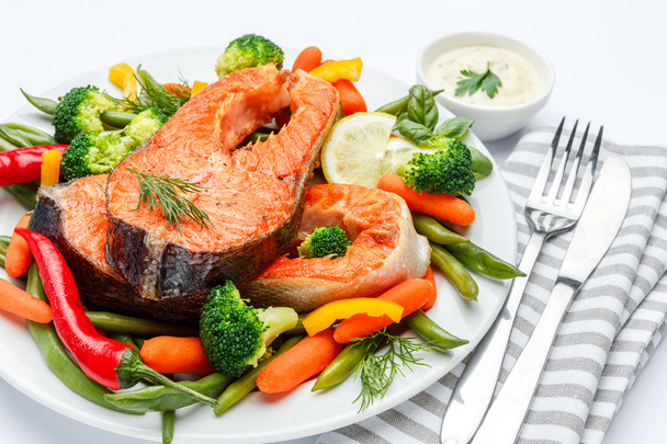 Steak de saumon grillé croustillant
 - Photo, image