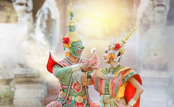 Danse classique thaïlandaise du masque du Ramayana Epic
 - Photo, image