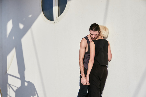 moda hombre y chica en una ropa negra
 - Foto, Imagen