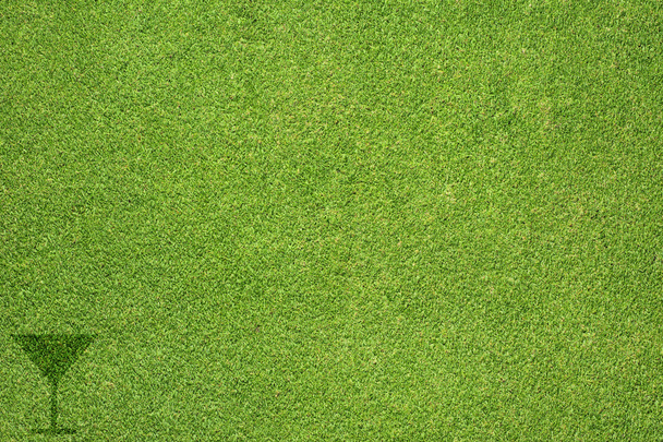 Icône de boisson sur l'herbe verte texture et fond
 - Photo, image