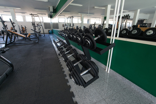 Interior do novo ginásio moderno com equipamentos - Foto, Imagem