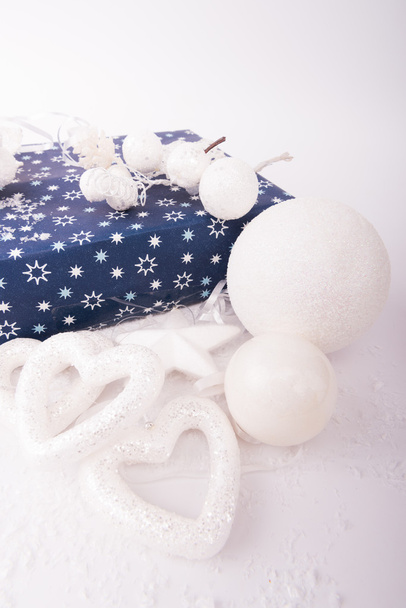 Christmas presents on white snow close-up - Фото, зображення