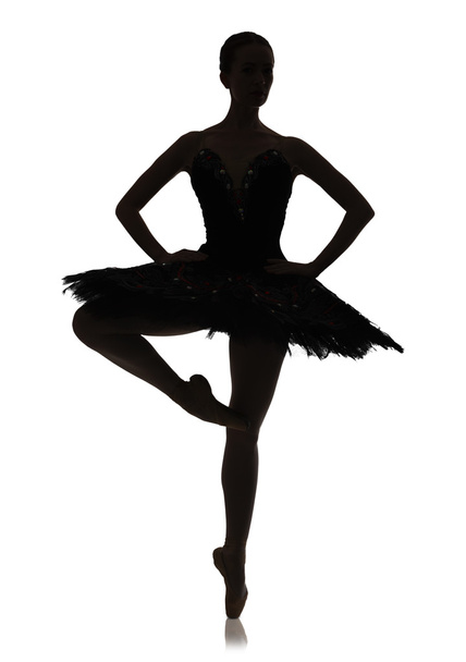 Ballerina Silhouette macht Ballettposition Pirouette vor weißem Hintergrund, isoliert - Foto, Bild