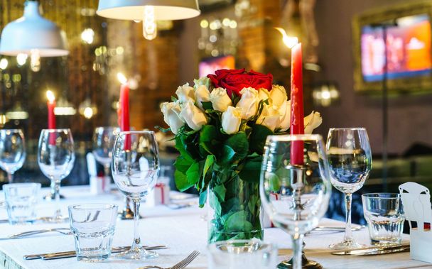 διακοσμημένο τραπέζι γάμου με κίοσκια - Φωτογραφία, εικόνα