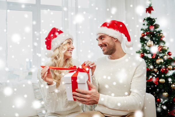 happy couple at home with christmas gift box - Фото, изображение