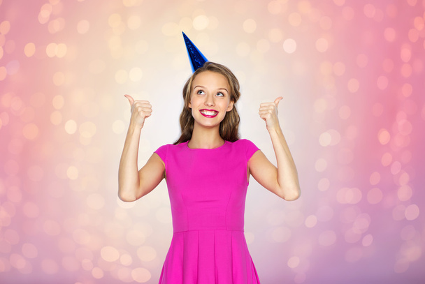 happy young woman or teen girl in party cap - Foto, afbeelding