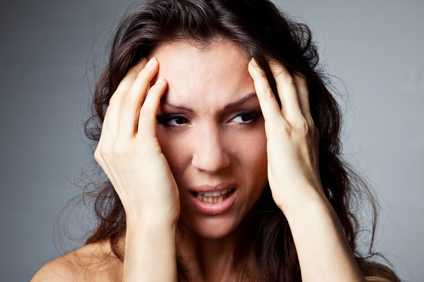 Donna che soffre di mal di testa - Foto, immagini