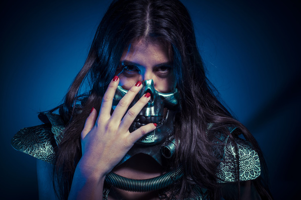 girl posing with metallic skull mask - Foto, imagen