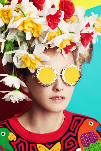 Bright girl in floral wreath - Valokuva, kuva