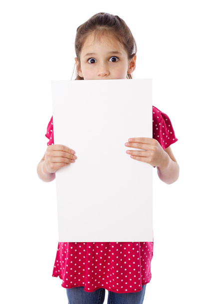 κορίτσι στέκεται με κενό χαρτί - Φωτογραφία, εικόνα