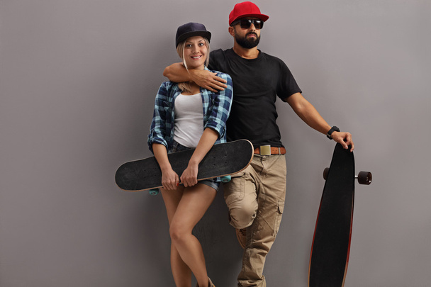 Guy with longboard and hipster girl with skateboard - Zdjęcie, obraz