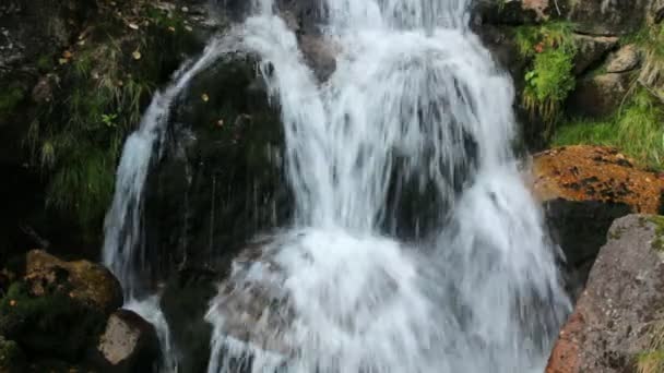Водопад на ручье Едлова в горах Йизера
 - Кадры, видео