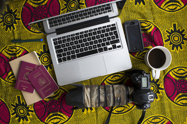 bureau avec équipement de caméra et passeports
 - Photo, image