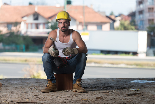 Construction Worker Taking A Break On The Job - Foto, Imagen