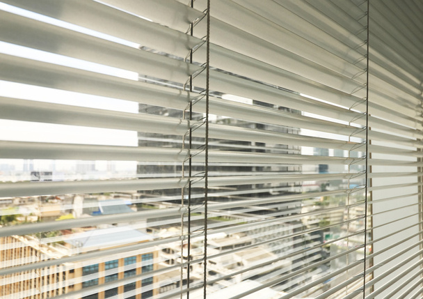 Fenster grau metallic Jalusie Sonnenjalousien Hintergrund Büro - Foto, Bild