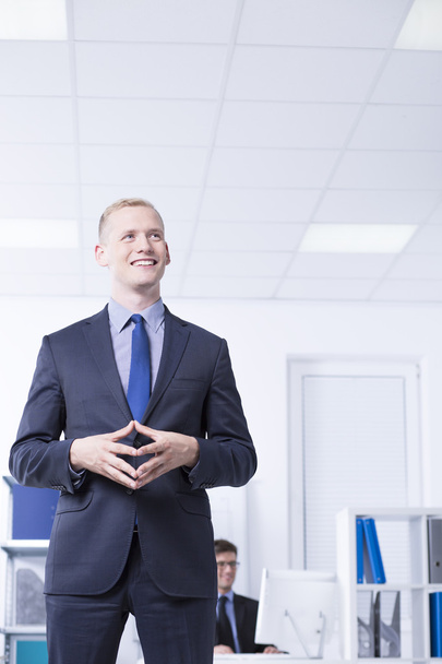 Smiled man in suit in bright office - Fotografie, Obrázek