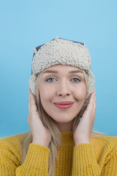 woman in a woolly winter hat with earflaps - Fotoğraf, Görsel