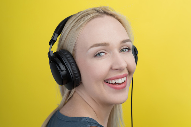 Young woman with headphones - Фото, зображення