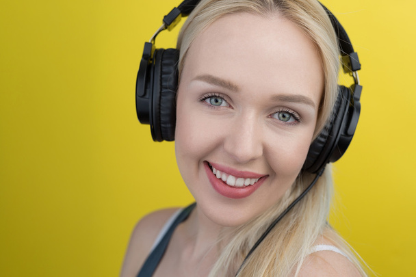 Young woman with headphones - Fotografie, Obrázek