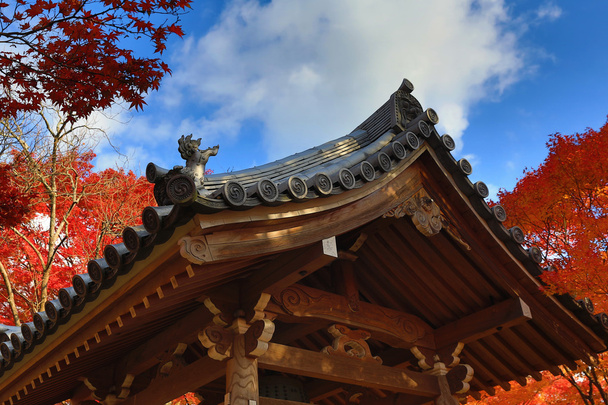 temporada de otoño del templo de Jojakukoji
 - Foto, Imagen